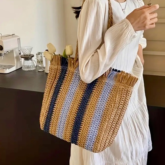 NWOT-Straw Woven Tote Bag,Summer Beach Shoulder Bag, Casual Handbag for Vacation - Picture 3 of 5